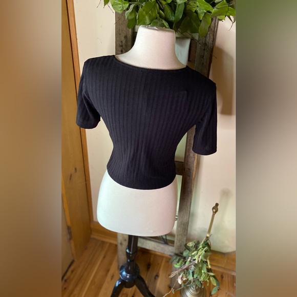 ✨Zara Black Twist Front Short Sleeve Cropped Top✨ NWT - Picture 3 of 9